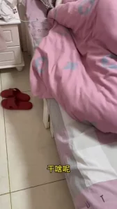 我老公操我的时候就在想你浪荡人妻老公前脚走后脚情趣套装加身让情